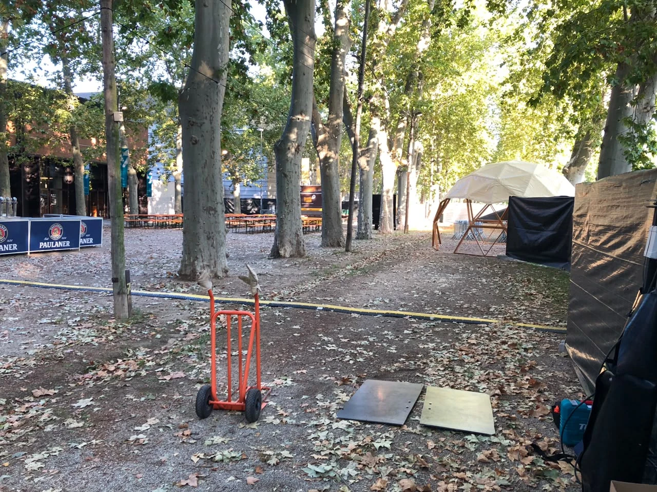 Preparación del montaje en Oktoberfest Girona